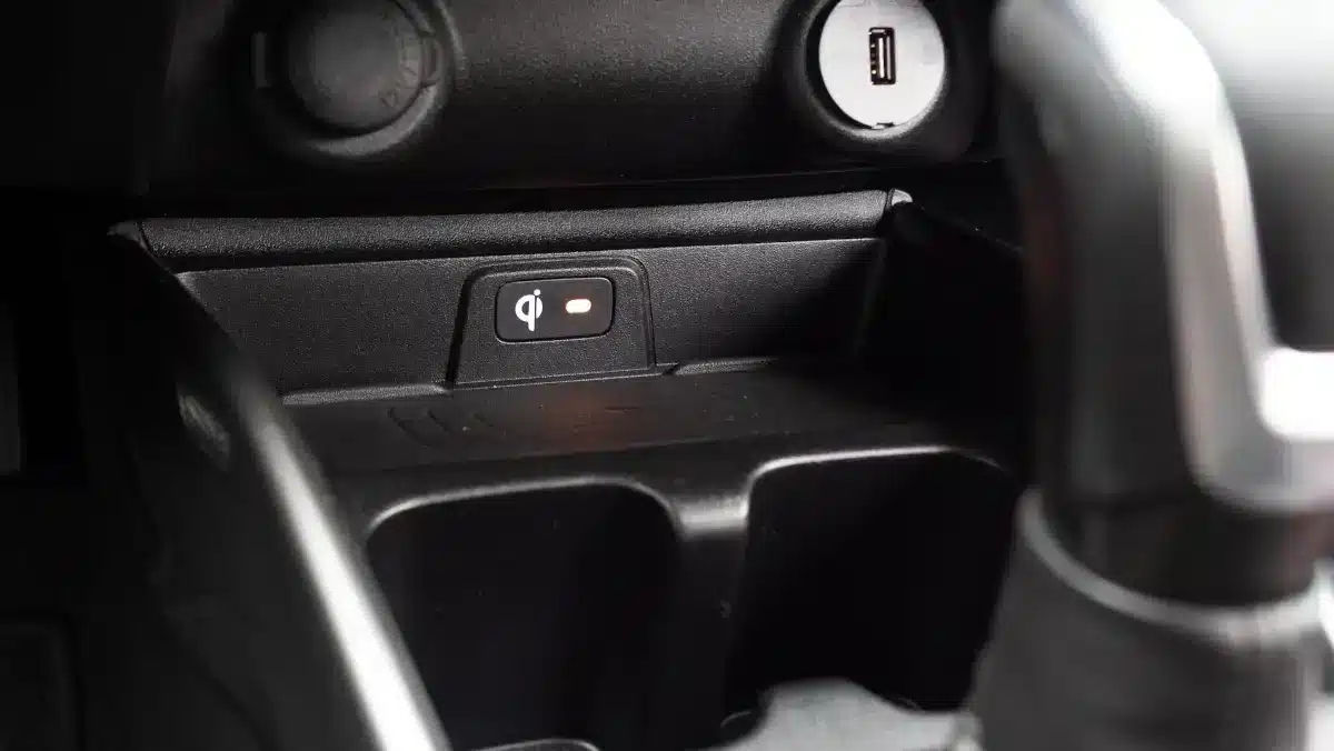 sac-khong-day-tren-fronx-2025