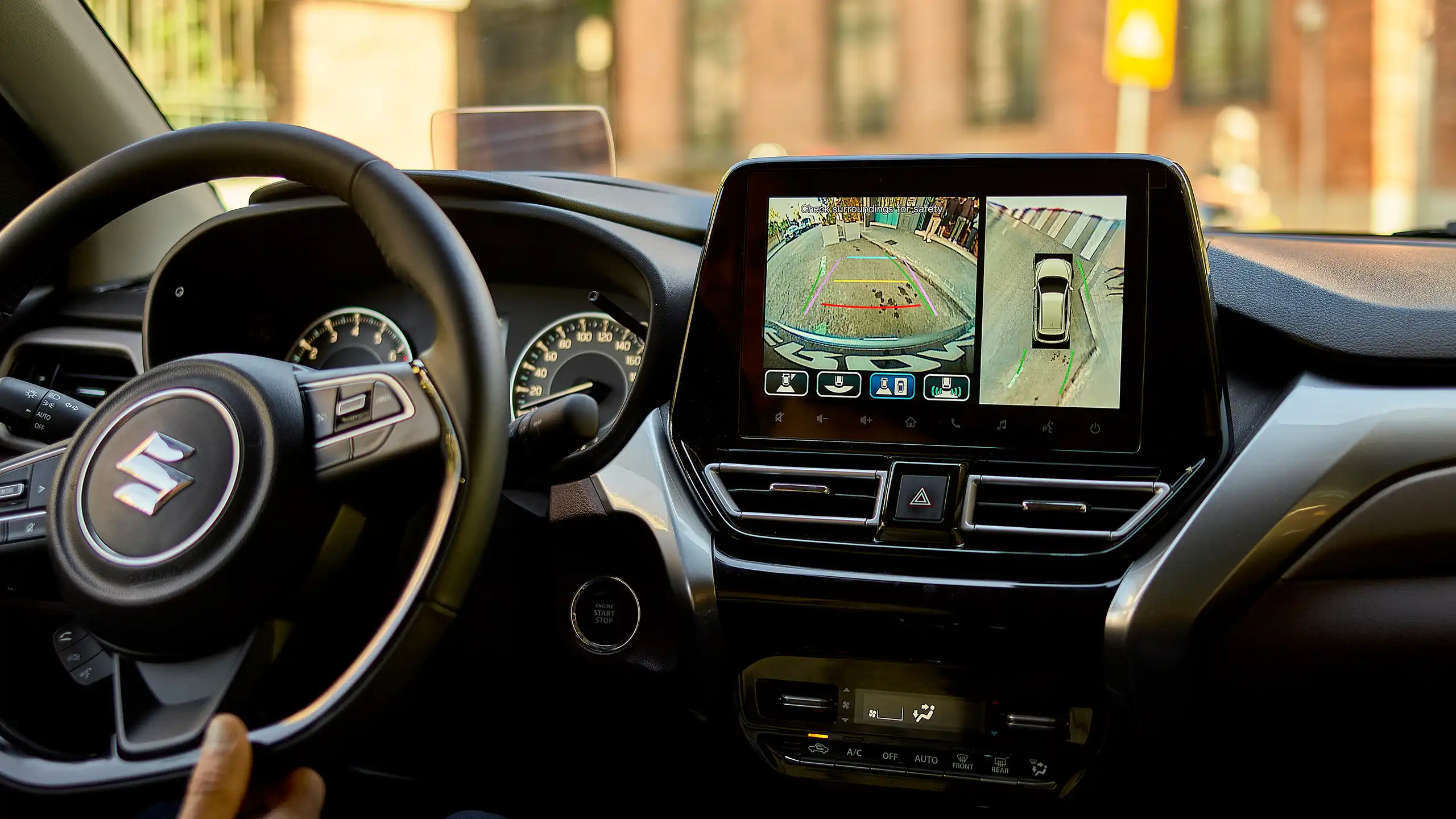 noi-that-suzuki-fronx-2025