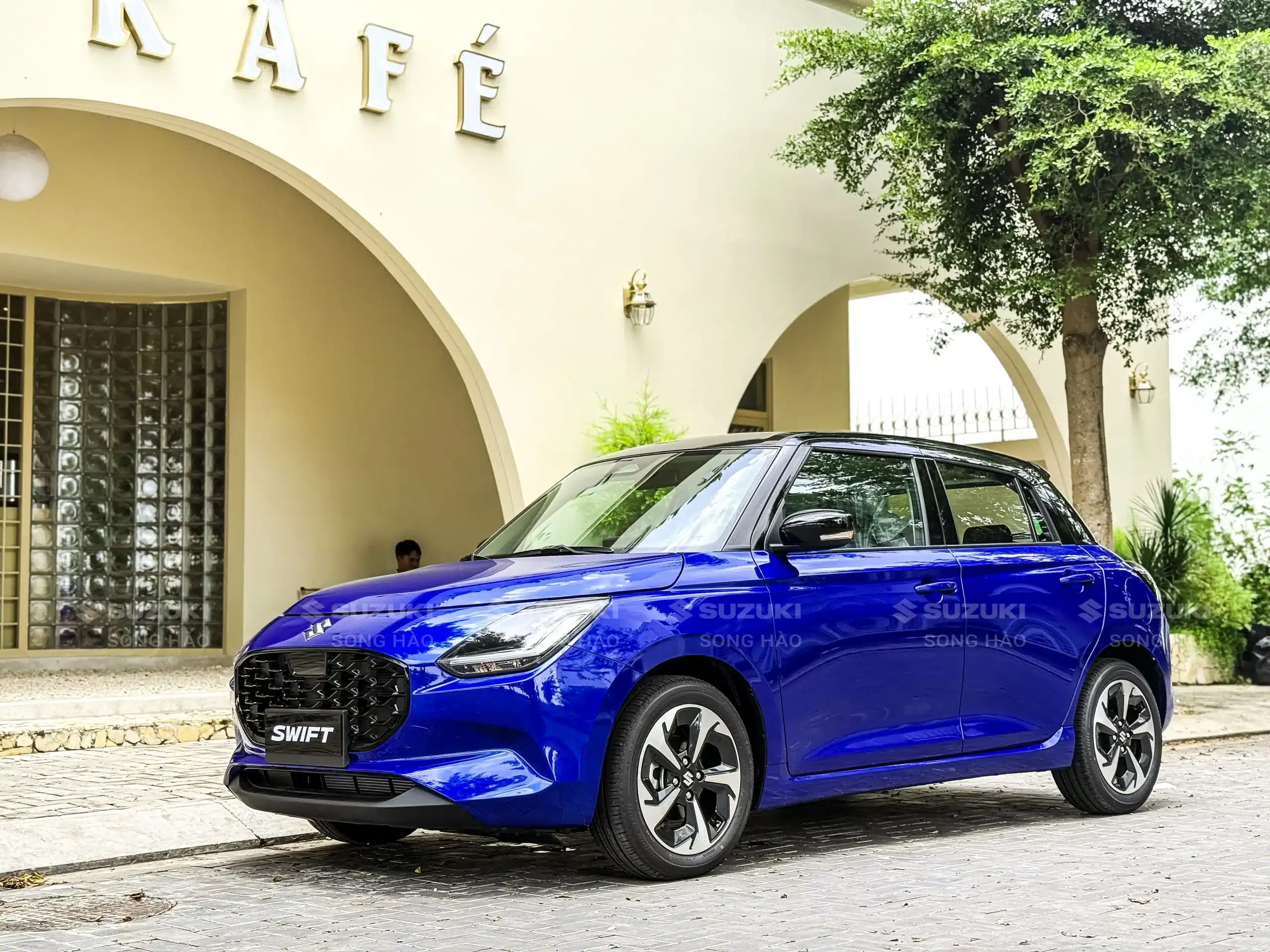 suzuki-swift-2025-mau-xanh-den