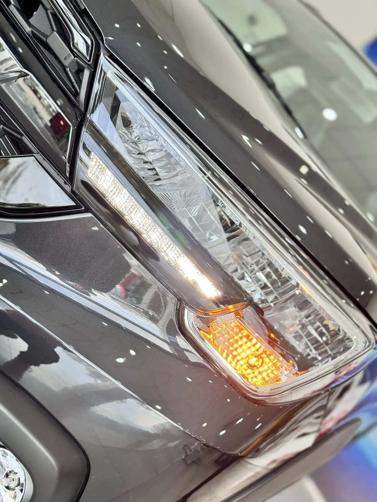 suzuki xl7 black hybrid edition den truoc